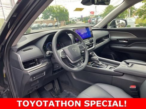 Used 2024 Toyota Grand Highlander XLE image 6