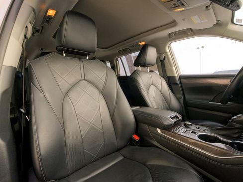 Used 2021 Toyota Highlander Platinum image 17