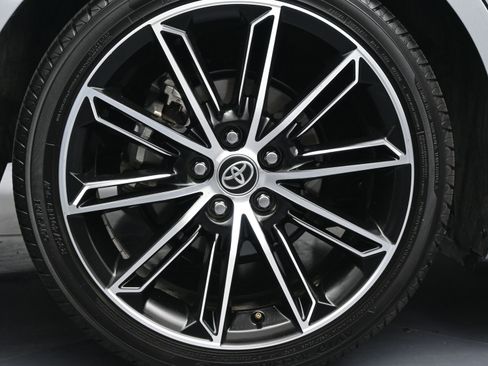 Used 2022 Toyota Avalon Touring image 10