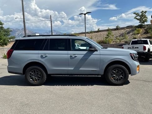 Used 2025 Ford Expedition Tremor AWD/4WD image 9