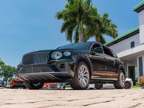 Used 2023 Bentley Bentayga Extended Wheelbase AWD/4WD image 11