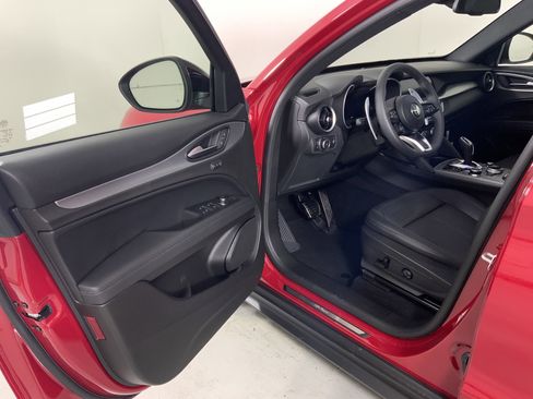 New 2025 Alfa Romeo Stelvio Sprint w/ Convenience Package image 17