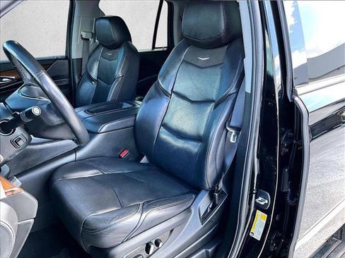 Used 2020 Cadillac Escalade Premium Luxury image 27