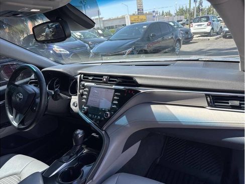 Used 2018 Toyota Camry SE w/ Audio Package FWD image 13