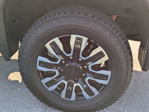 Used 2024 GMC Sierra 2500 Denali Ultimate image 9