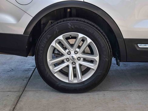 Used 2017 Ford Explorer XLT FWD image 11