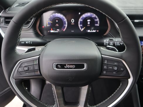 New 2026 Jeep Grand Cherokee Limited AWD/4WD image 3