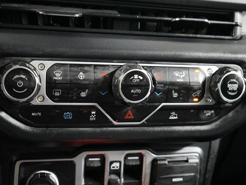 Used 2024 Jeep Wrangler Unlimited Sahara AWD/4WD image 29