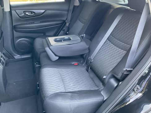 Used 2017 Nissan Rogue SV image 34