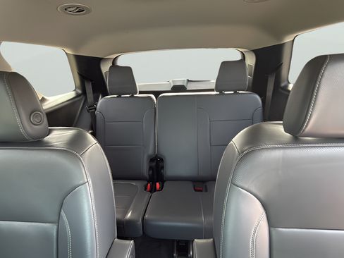 Used 2018 Chevrolet Traverse Premier AWD/4WD image 29
