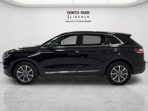 Used 2022 Lincoln Nautilus Reserve FWD image 2