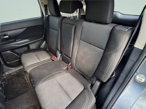 Used 2020 Mitsubishi Outlander ES FWD image 10