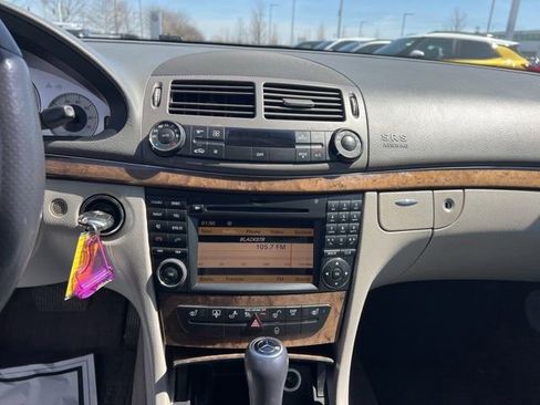 Used 2009 Mercedes-Benz E 350 4MATIC Sedan image 16