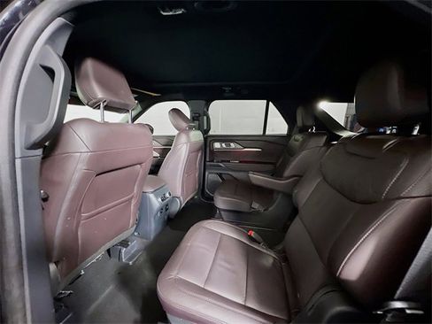 Used 2025 Ford Explorer Platinum w/ Ultimate Package image 21