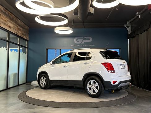 Used 2018 Chevrolet Trax LT w/ LT Convenience Package FWD image 5