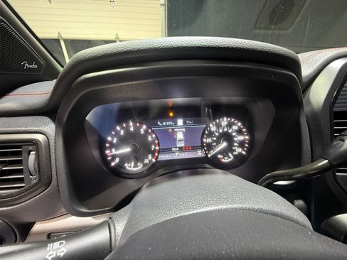 Used 2022 Nissan Titan PRO-4X w/ Pro-4x Convenience Package AWD/4WD image 11