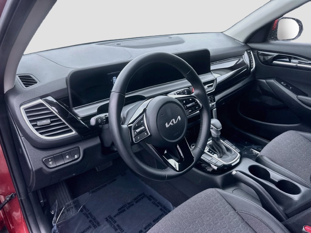 Certified 2025 Kia Seltos S FWD image 9