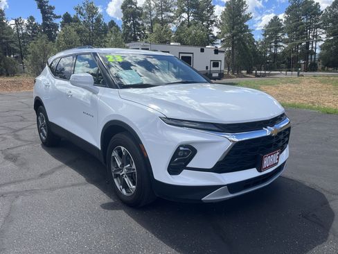 Used 2023 Chevrolet Blazer LT image 2