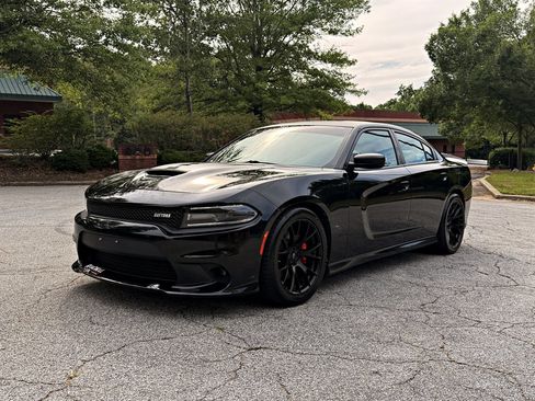 Used 2018 Dodge Charger R/T RWD image 1