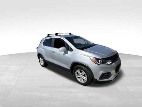 Used 2020 Chevrolet Trax LT w/ LT Convenience Package FWD image 23