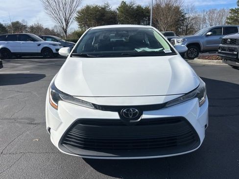 Used 2024 Toyota Corolla LE image 2