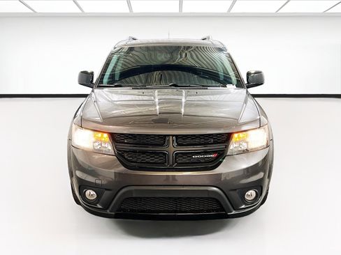Used 2018 Dodge Journey SXT w/ Connectivity Group FWD image 2