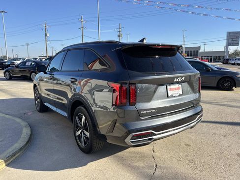 Used 2023 Kia Sorento S image 5