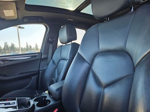 Used 2024 Porsche Macan image 23