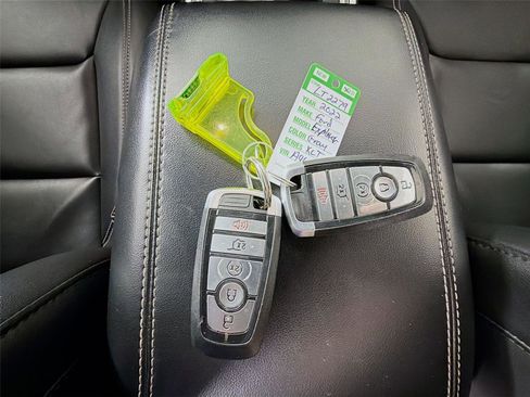 Used 2022 Ford Explorer XLT w/ Equipment Group 202A image 34