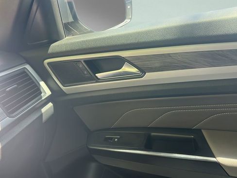 Used 2021 Volkswagen Atlas Cross Sport SE image 12