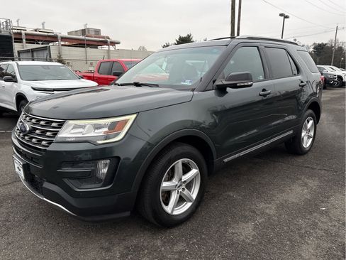 Used 2016 Ford Explorer XLT w/ Equipment Group 202A image 3