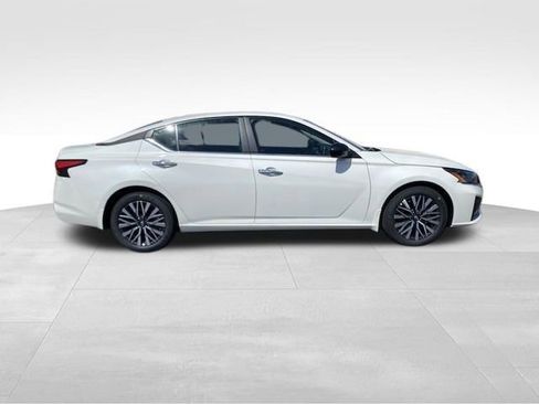 New 2025 Nissan Altima 2.5 SV image 8