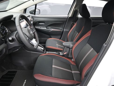 New 2025 Nissan Versa SR w/ Trunk Package FWD image 9