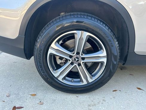 Used 2019 Mercedes-Benz GLC 300 4MATIC image 27