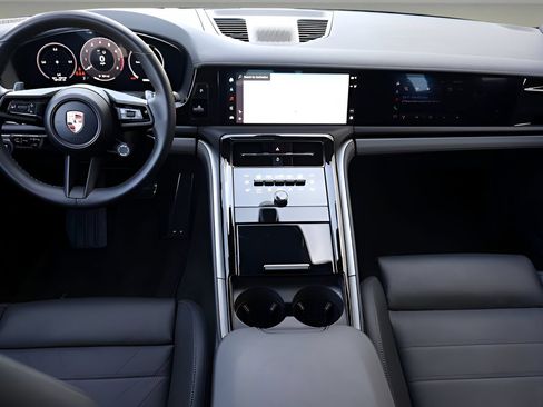 Used 2024 Porsche Panamera RWD image 13