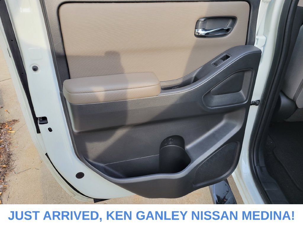 Certified 2022 Nissan Frontier SV w/ Technology Package AWD/4WD image 17