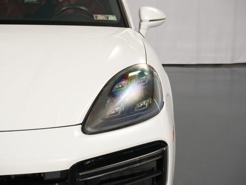 Used 2019 Porsche Cayenne Turbo AWD/4WD image 10