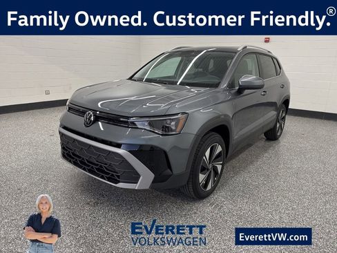 New 2026 Volkswagen Taos SE image 1
