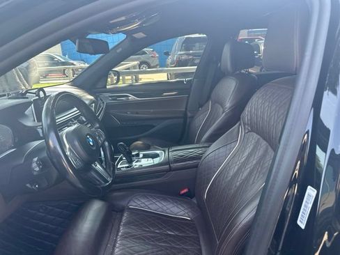 Used 2022 BMW 750i xDrive w/ Luxury Rear Seating Package AWD/4WD image 6