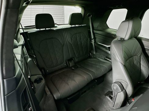 Used 2025 BMW X7 xDrive40i w/ M Sport Package image 28