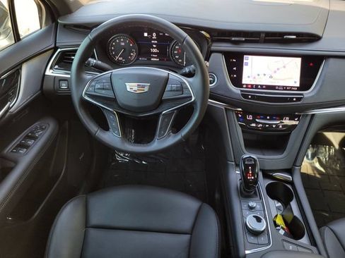 Used 2022 Cadillac XT5 Premium Luxury w/ Technology Package FWD image 12
