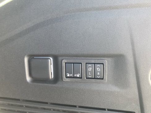 New 2025 Chevrolet Suburban Premier image 27