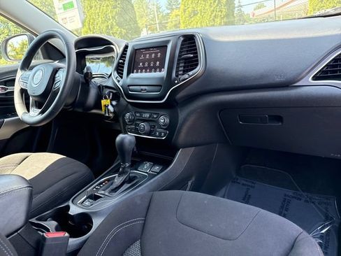 Used 2020 Jeep Cherokee Latitude FWD image 22