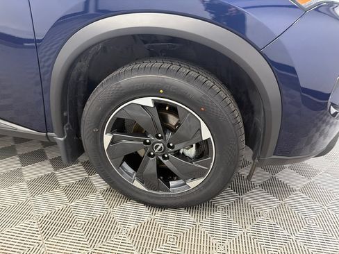 Used 2025 Nissan Rogue SV AWD/4WD image 13