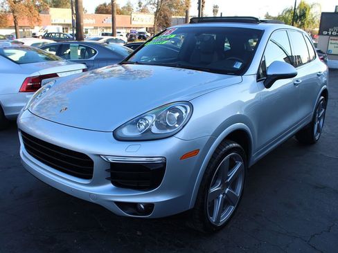 Used 2018 Porsche Cayenne Platinum Edition image 4