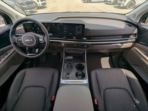 New 2026 Kia Carnival FWD image 17