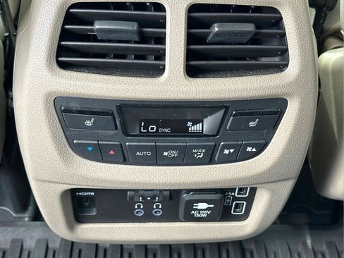Used 2021 Honda Pilot Touring image 19