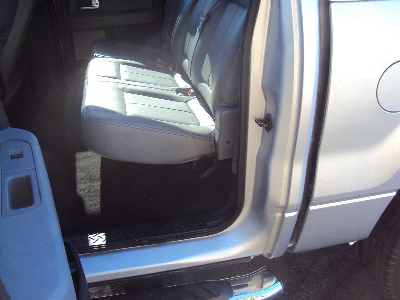 Used 2014 Ford F150 XLT w/ Equipment Group 302A Luxury AWD/4WD image 9