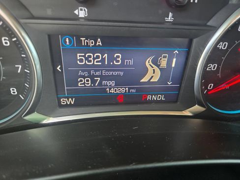 Used 2019 Chevrolet Equinox LT FWD image 11