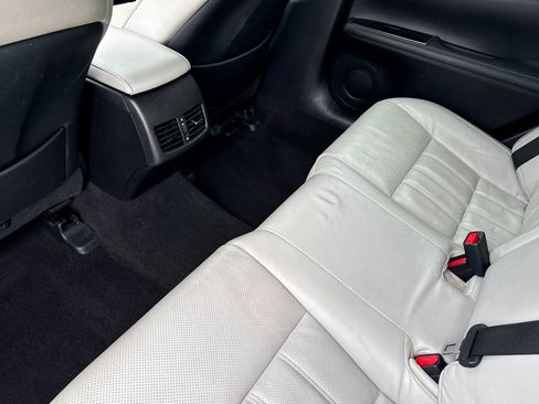 Used 2018 Lexus ES 300h w/ Luxury Package FWD image 26